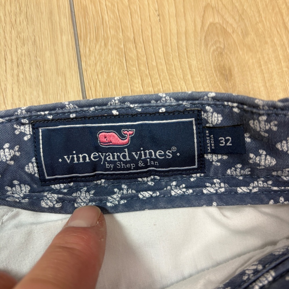 Vineyard Vines Mens 32 Blue White Fish Print Breaker Shorts Preppy Nautical AOP - Picture 3 of 8